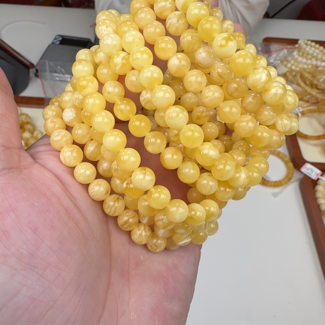 琥珀未镶嵌裸石多样性发其一