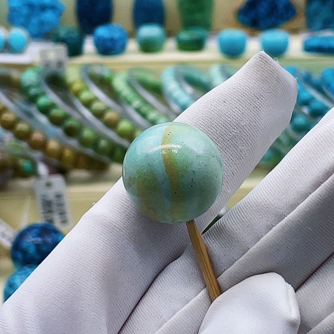 绿松石未镶嵌颈饰