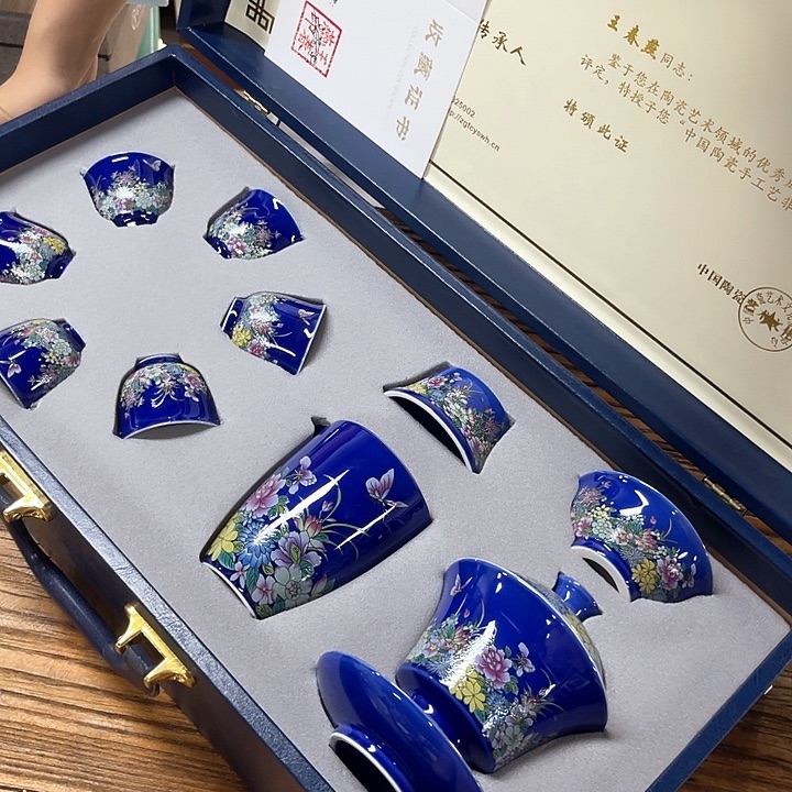 孤品茶具套装等。      