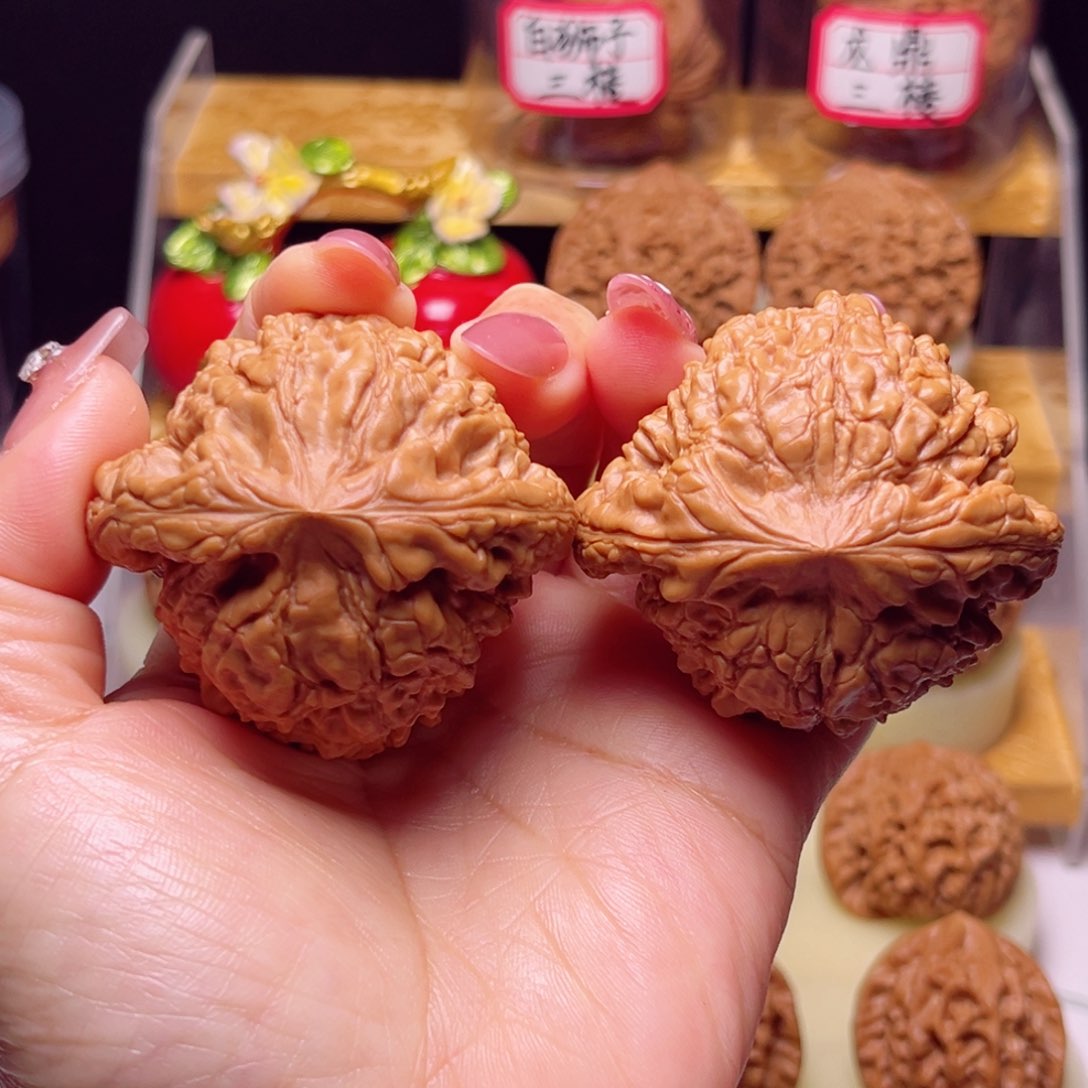 文玩核桃吊坠53尺全品大龙鼎