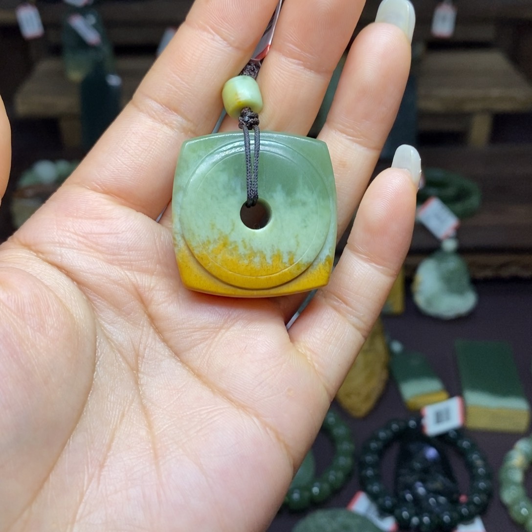 岫岩河磨玉（透闪石质玉）颈饰未镶嵌无**道