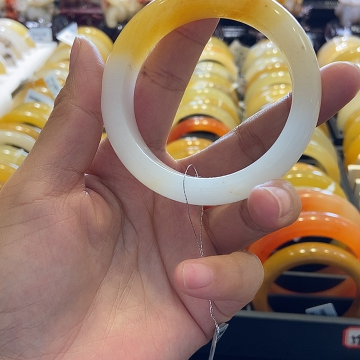 石英质玉（黄龙玉）手镯未镶嵌