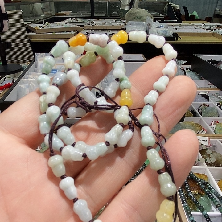 翡翠颈饰未镶嵌翡翠