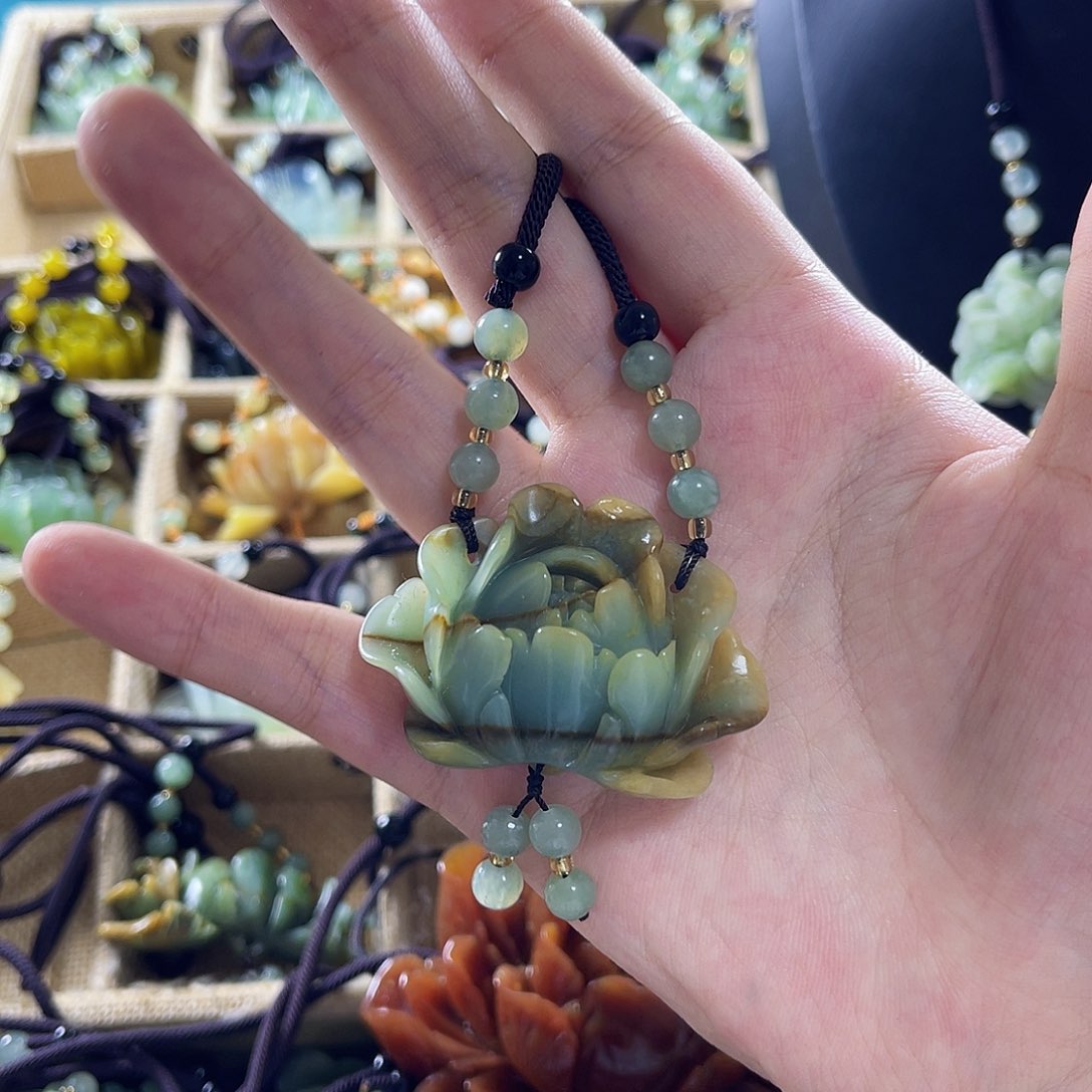 蛇纹石玉颈饰合金快**福