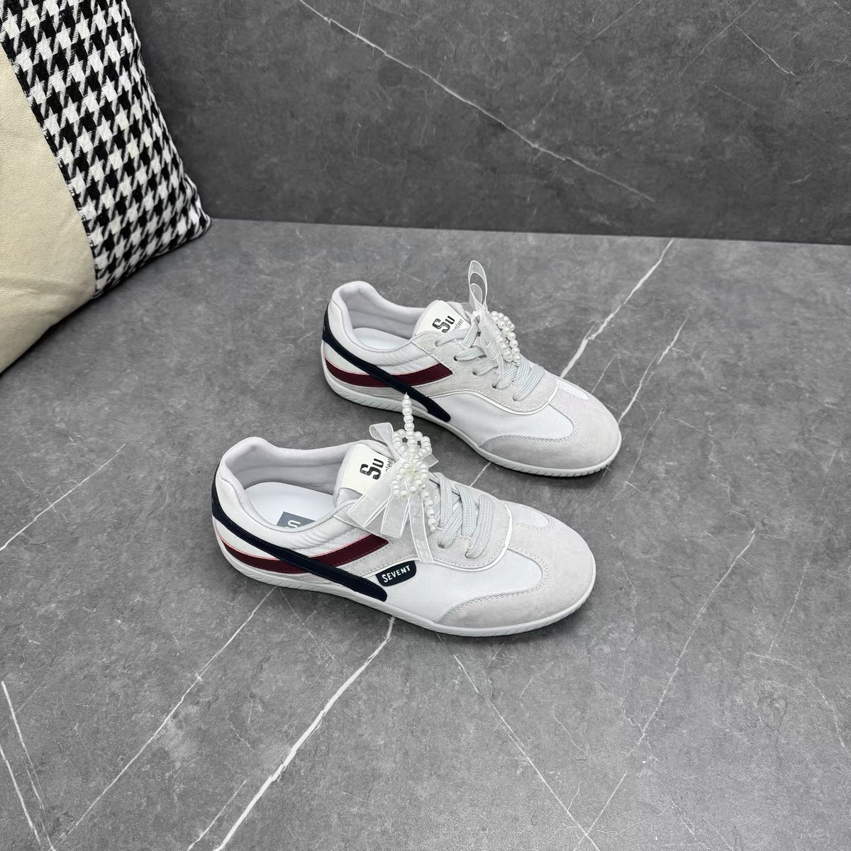 C5490   银色 时尚百搭厚底圆头阿甘鞋系带女休闲德训鞋