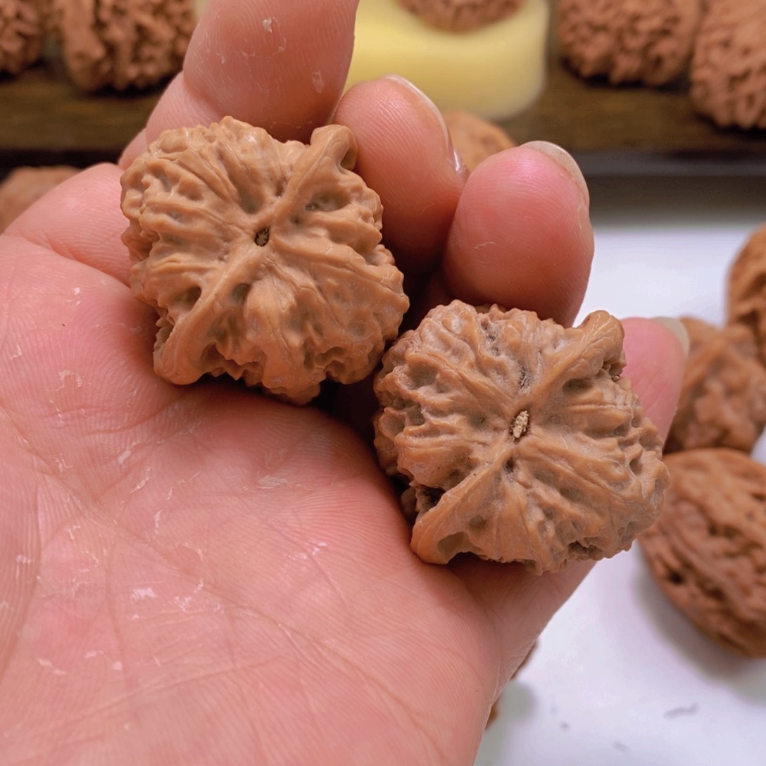 文玩核桃吊坠体****）文玩核桃