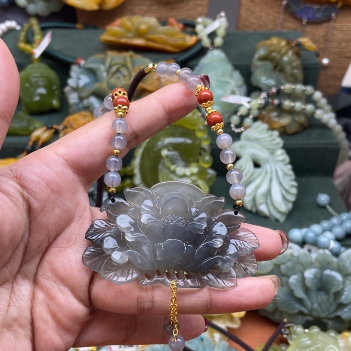 蛇纹石玉吊坠合金