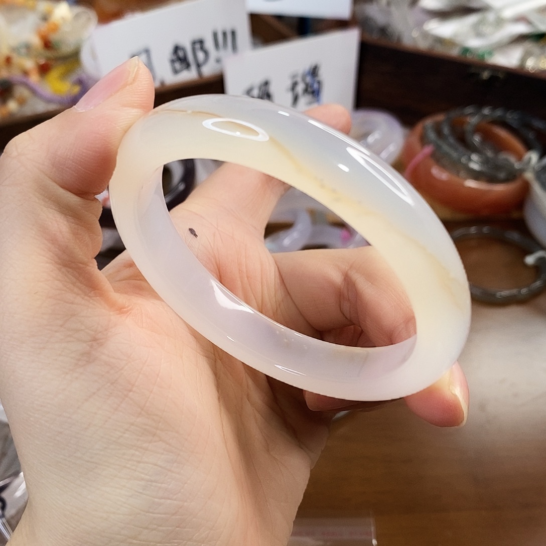 玛瑙/玉髓未镶嵌手镯C207。58.7圈