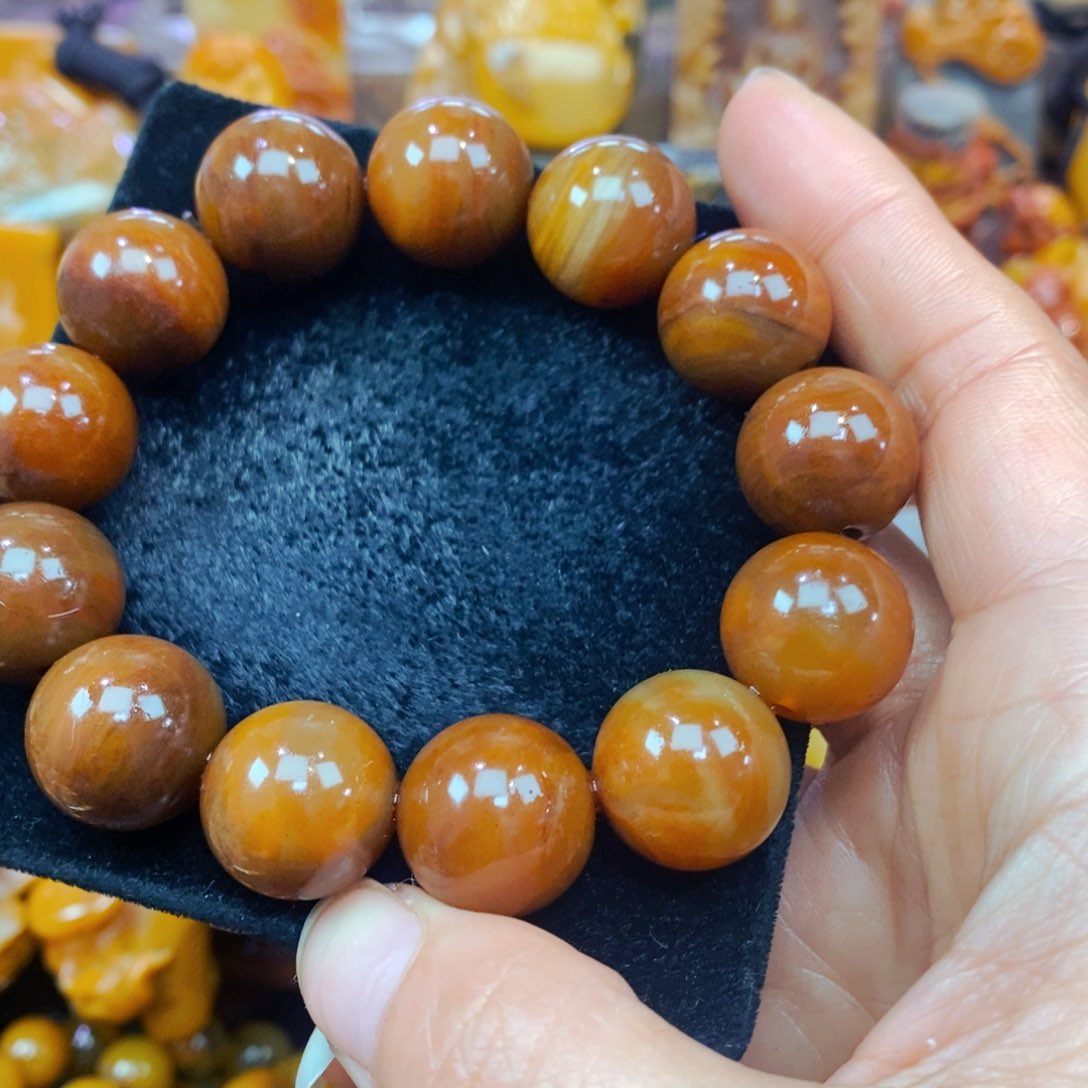 未镶嵌石英质玉（黄龙玉）颈饰