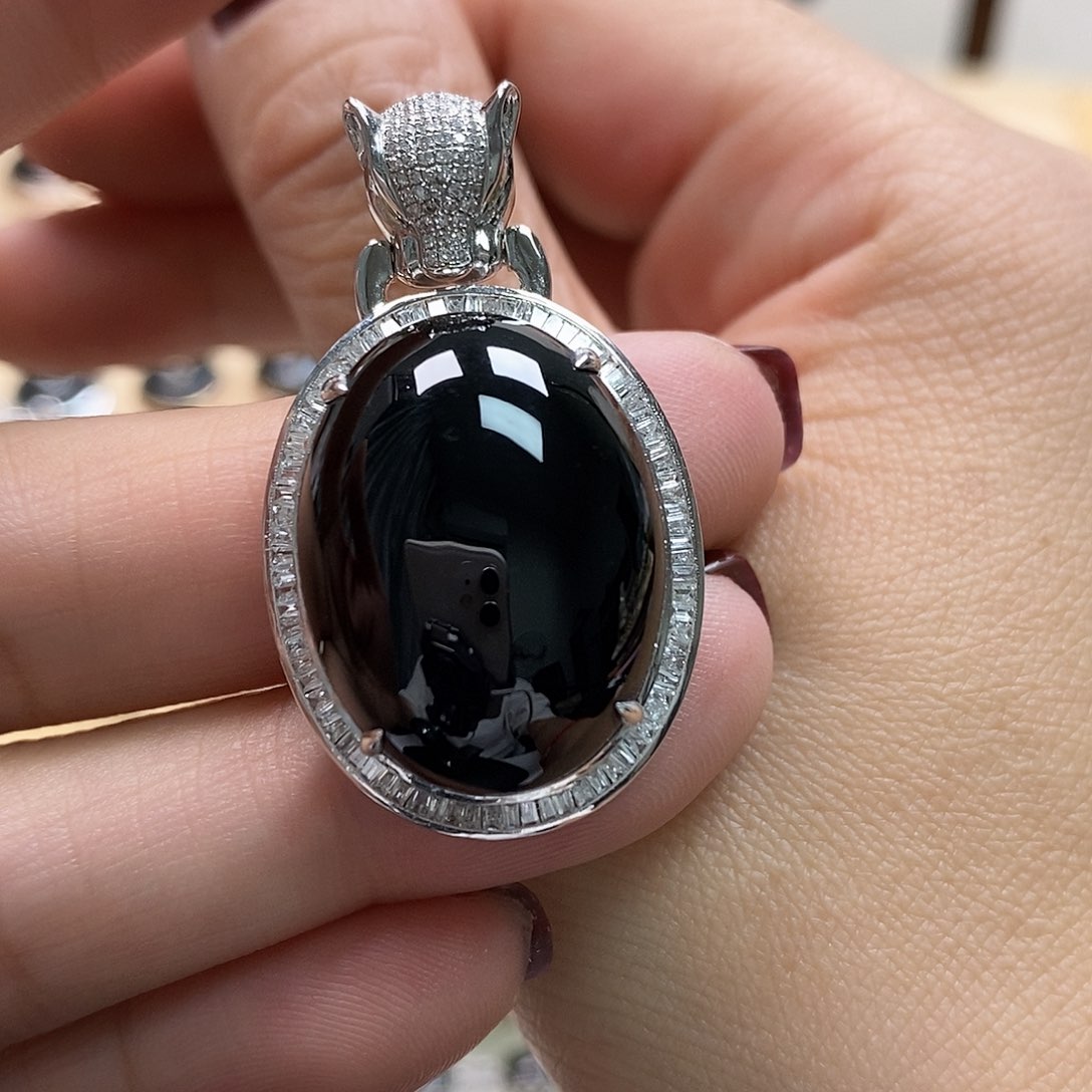 翡翠颈饰18K金镶嵌墨翠