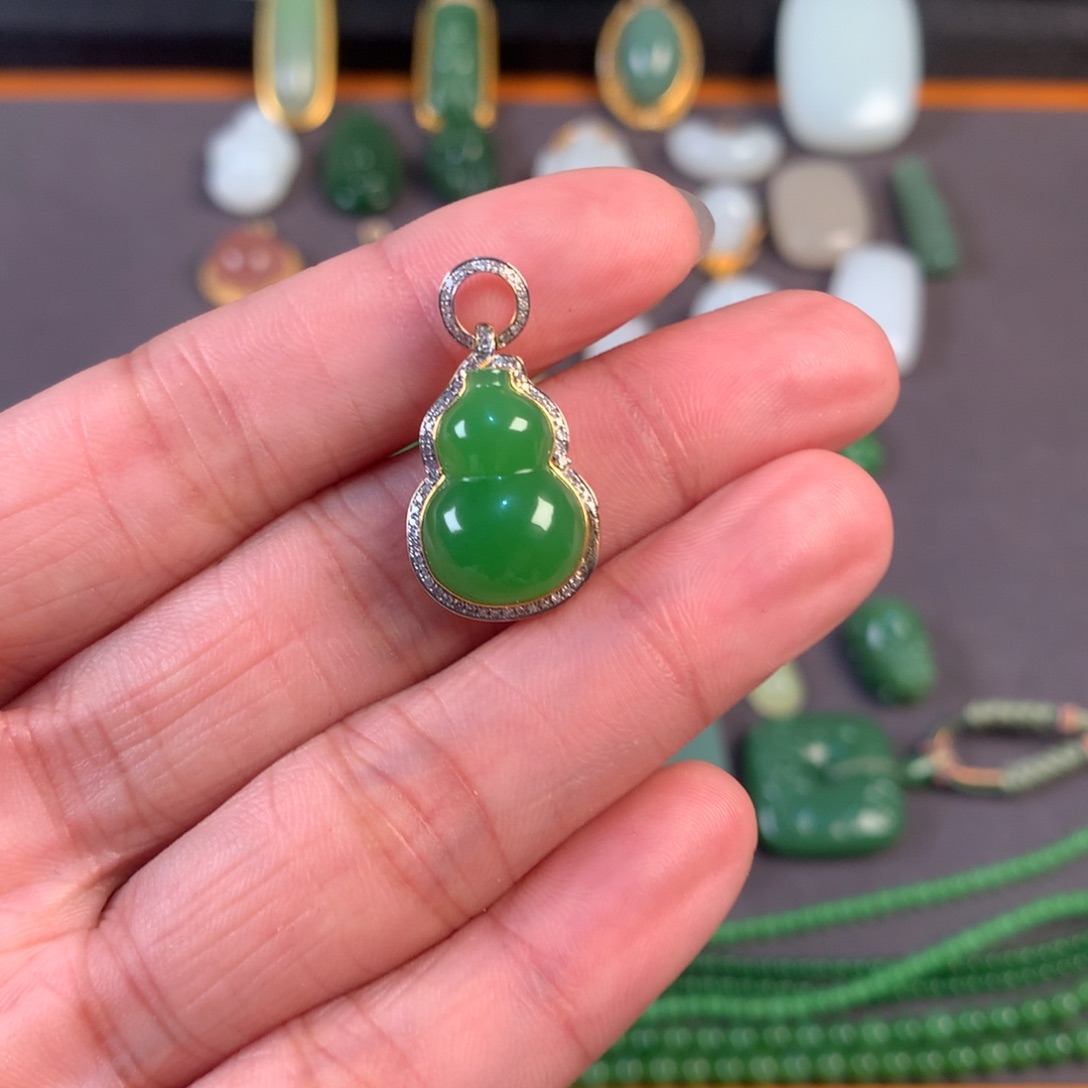 和田玉颈饰18K金镶嵌