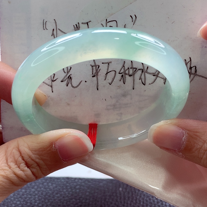【闪购商品】翡翠手镯（贵妃镯）未镶嵌甜绿毕业天花板A