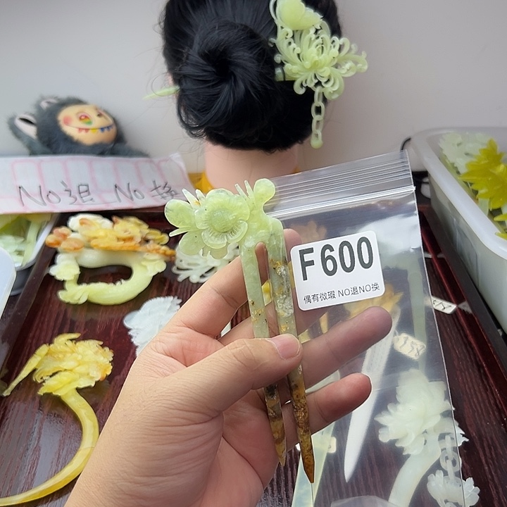 皎***皎蛇纹石玉合金发饰