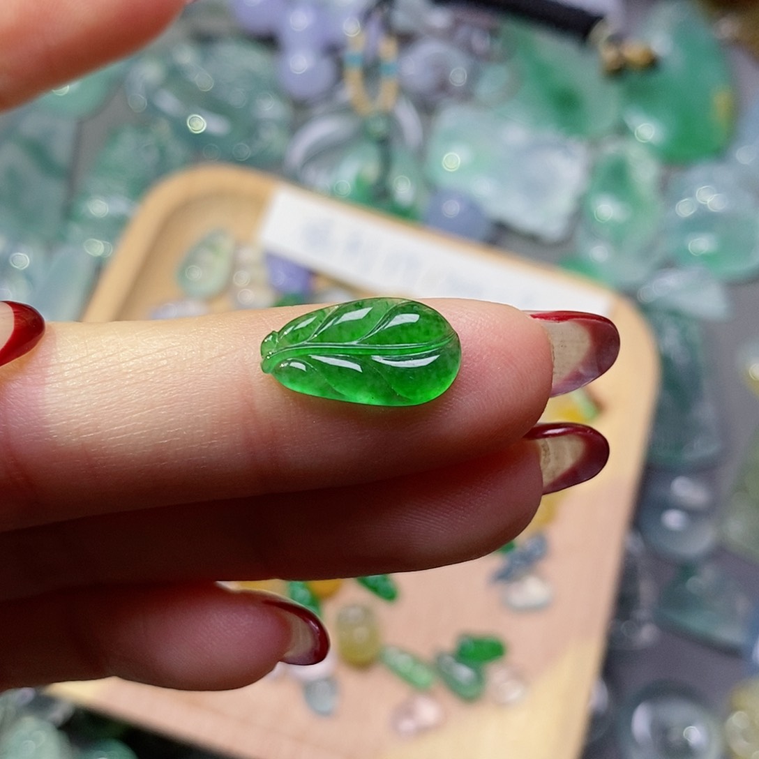 翡翠颈饰未镶嵌灼**华翡翠