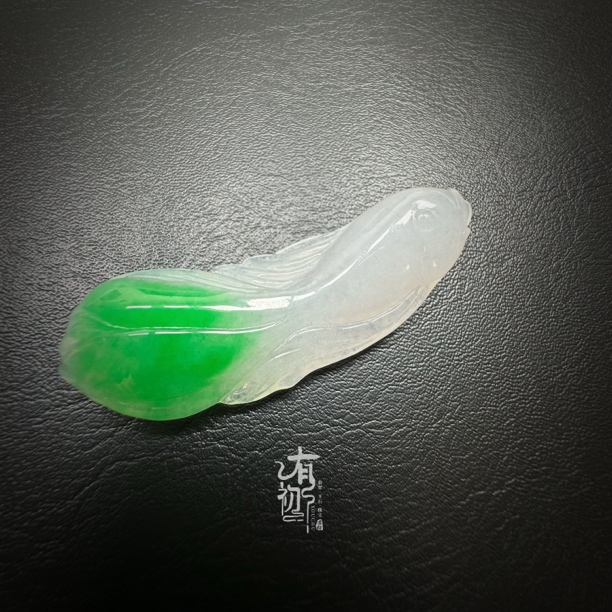 缅甸翡翠翠色如鱼得水吊坠