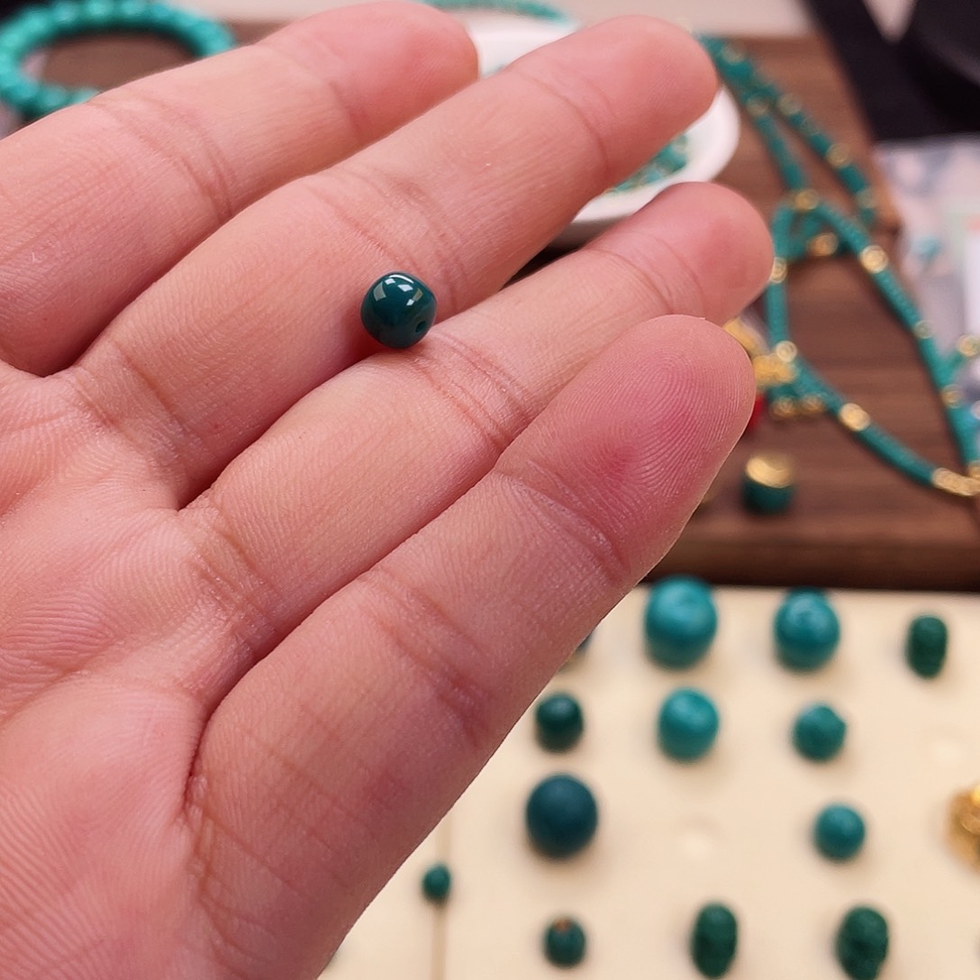 绿松石颈饰未镶嵌