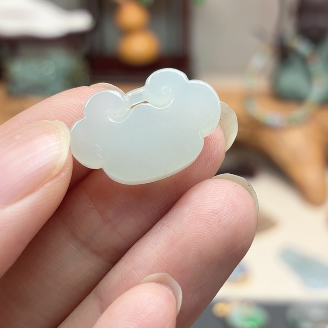 翡翠未镶嵌颈饰平安锁