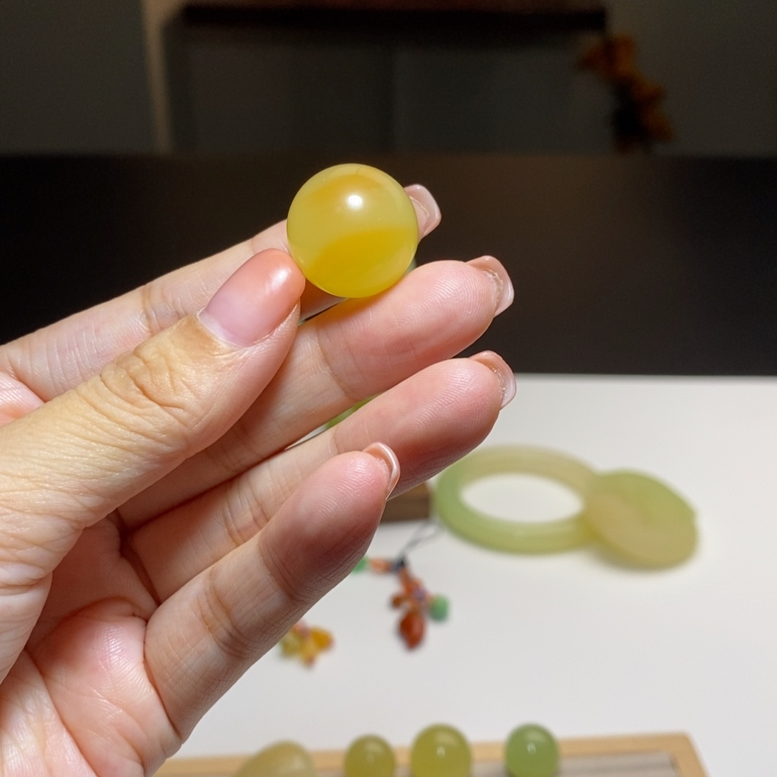 石英质玉（缅黄）未镶嵌颈饰