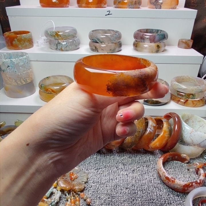 玛瑙/玉髓手镯未镶嵌森*