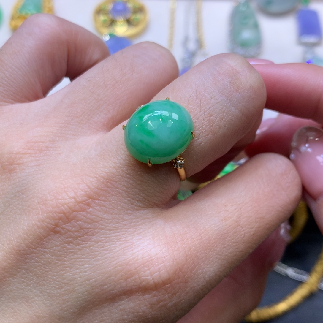 只***爱翡翠18K金镶嵌颈饰