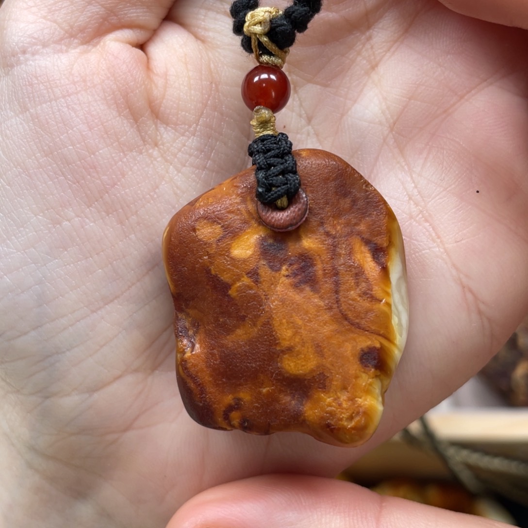 琥珀珠宝奇石未镶嵌