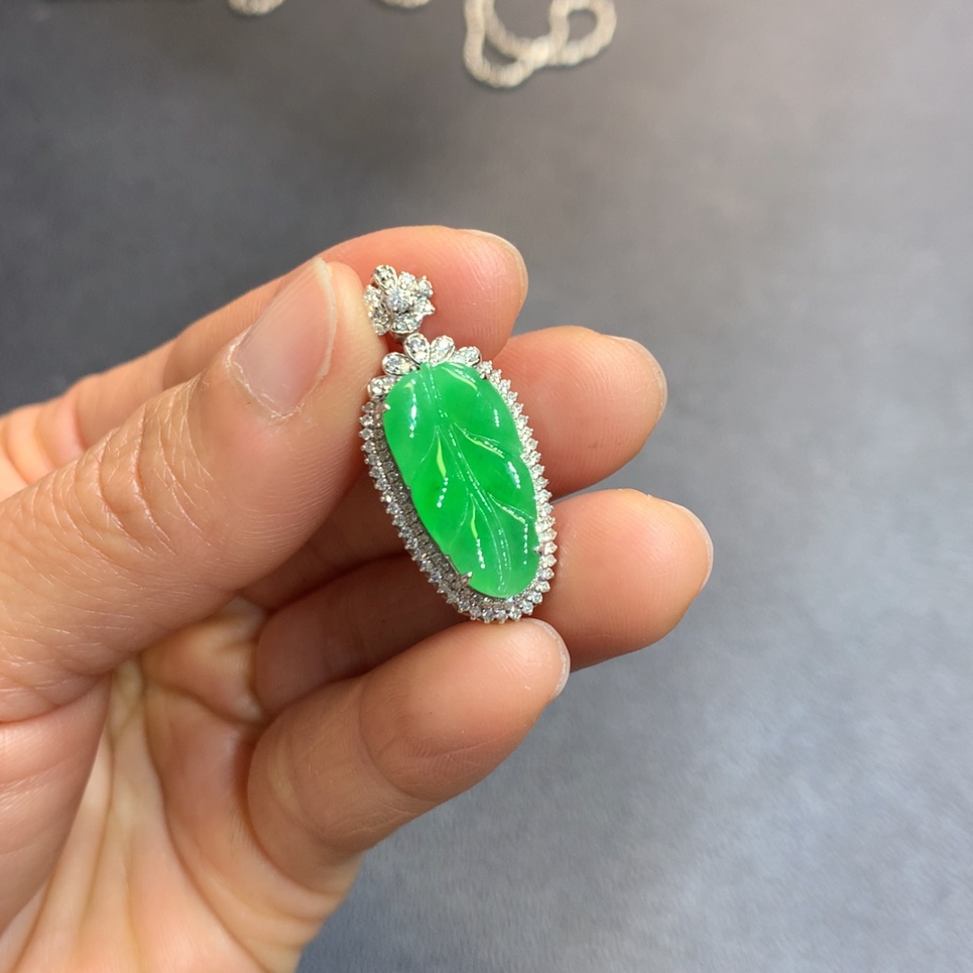 翡翠吊坠(不含链)18K金镶嵌