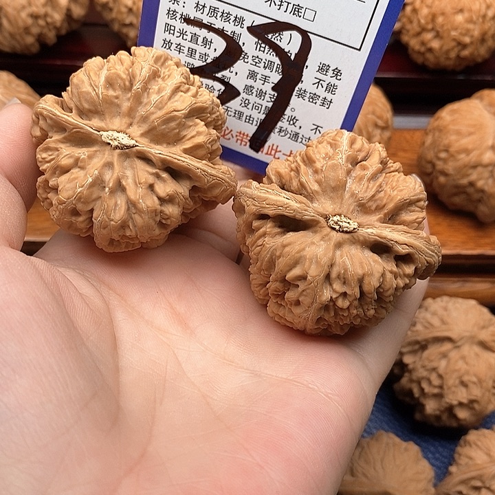 桃核吊坠阿*伯粗筋狮子头46