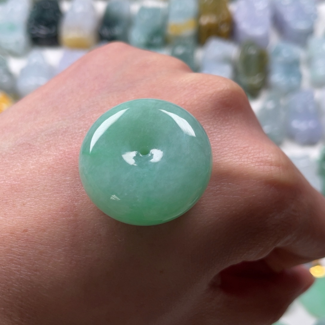 翡翠吊坠(赠链)未镶嵌