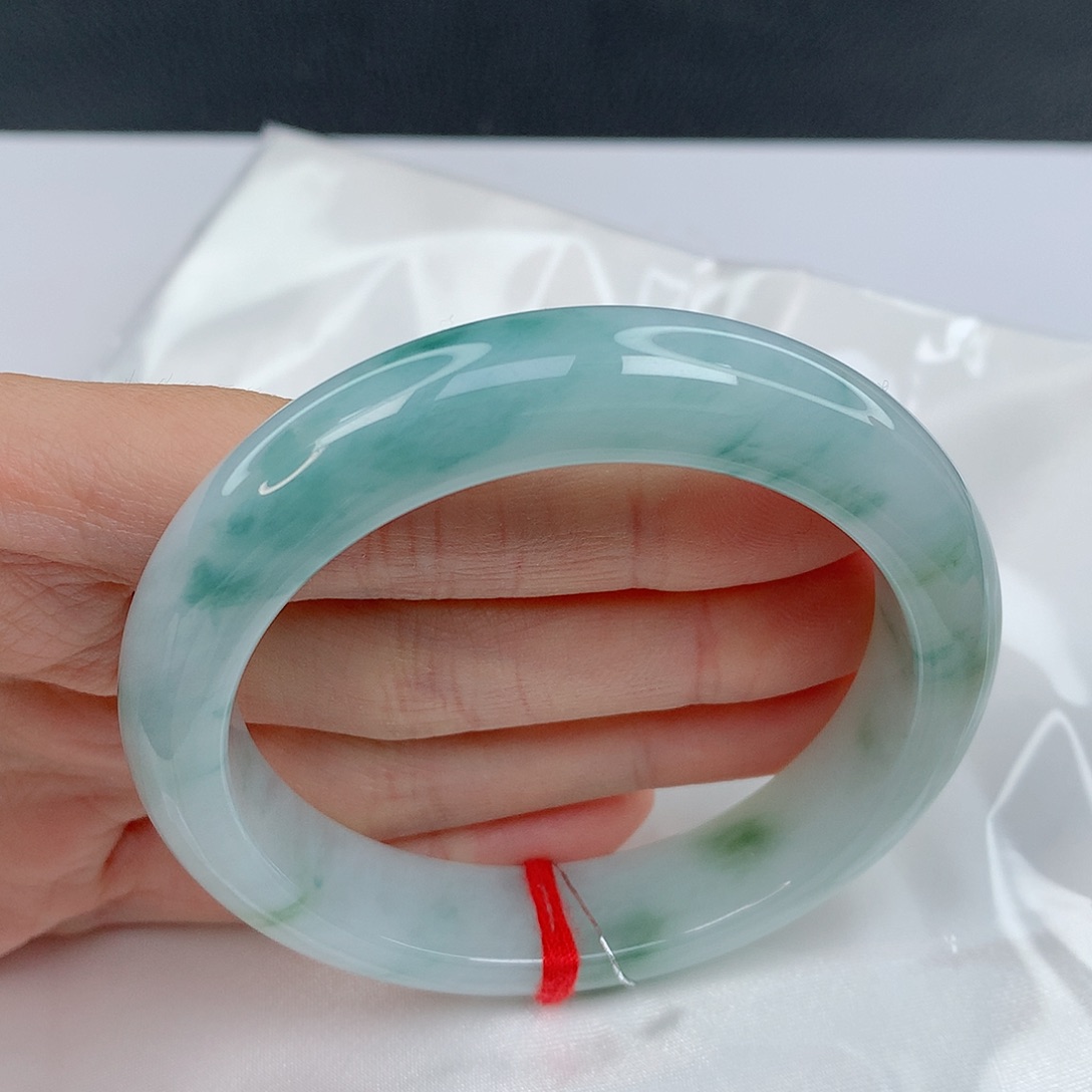 翡翠手镯未镶嵌56正圈飘花完整