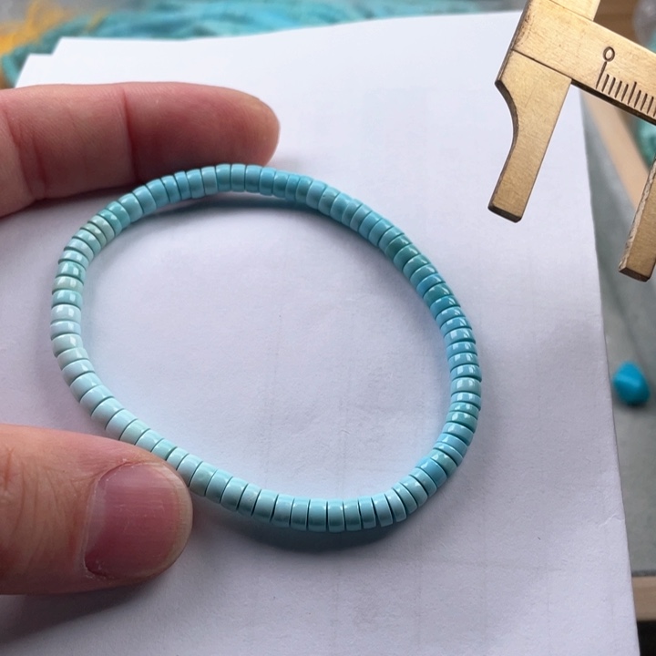 绿松石颈饰未镶嵌