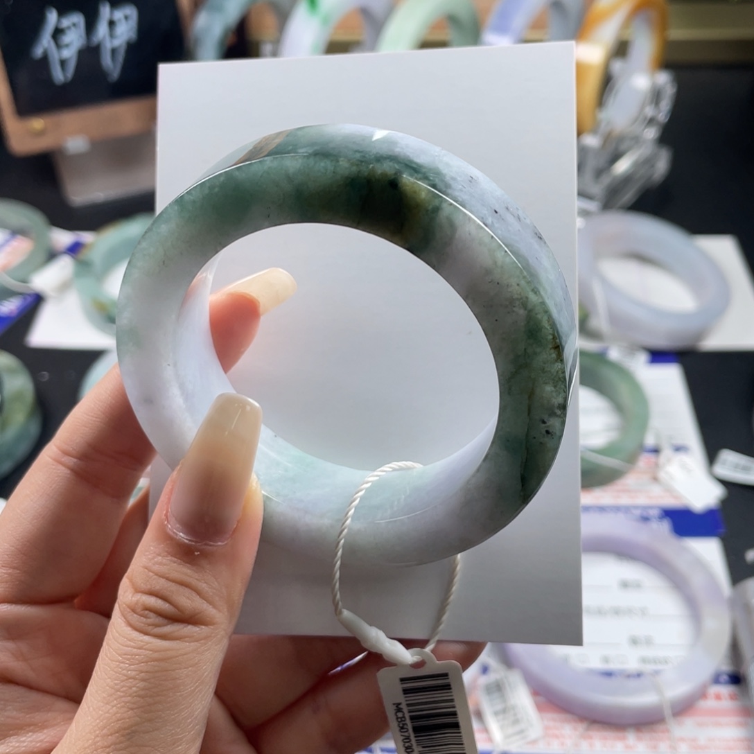 定制翡翠未镶嵌翡翠手镯基地质检发货