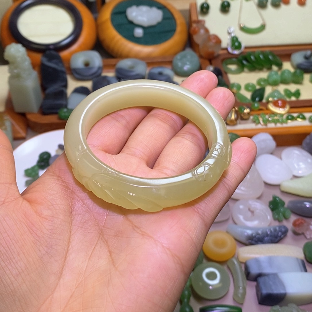 颈饰未镶嵌和田玉