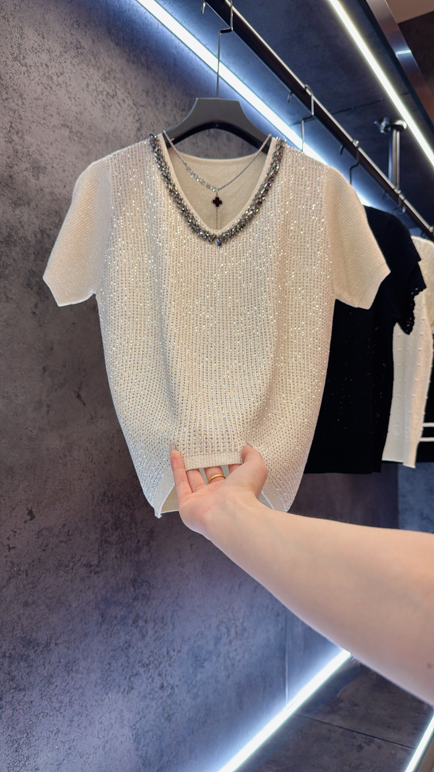 【定制大码女装80-200斤】温柔气质重工烫钻百搭显瘦V领上衣款2135