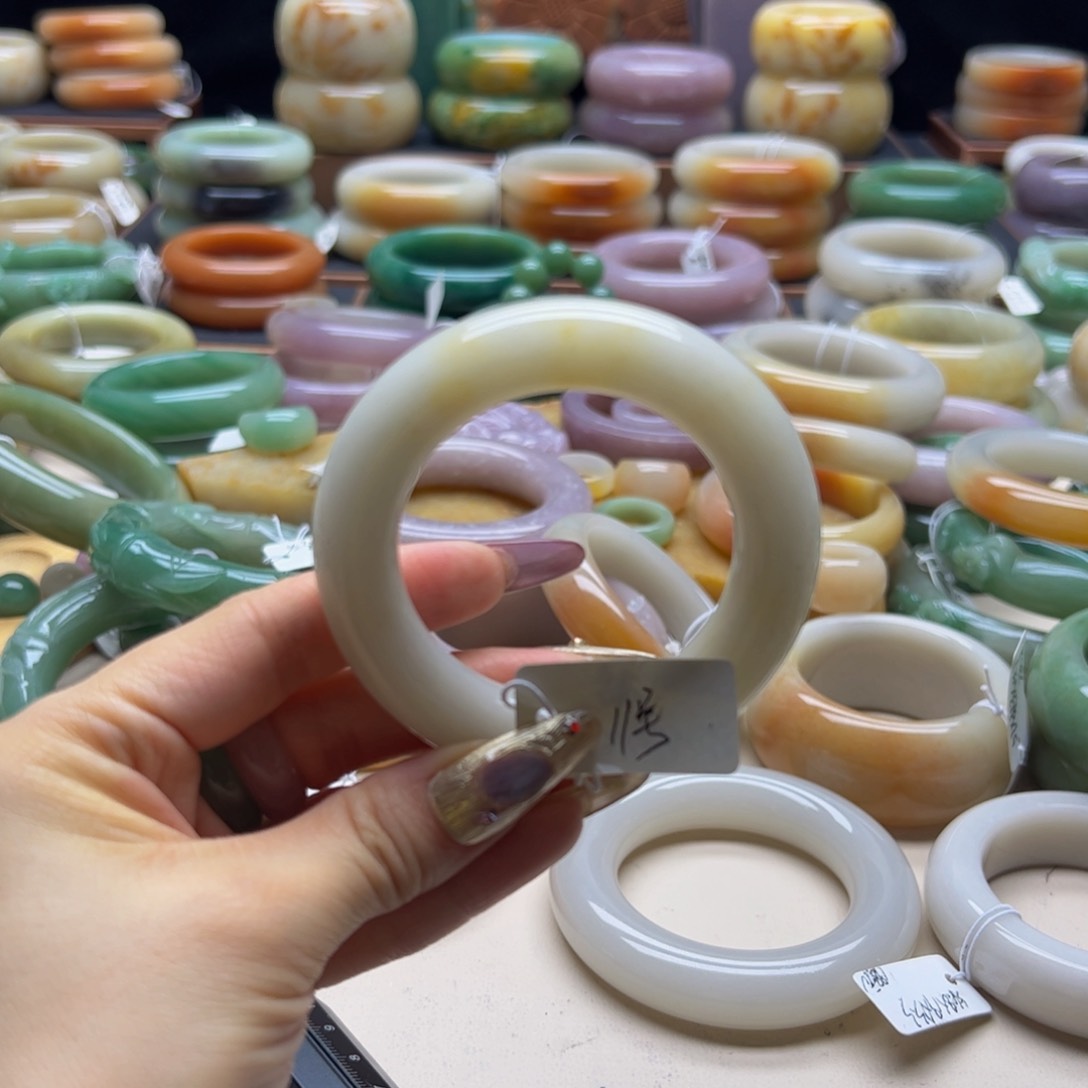 石英质玉手镯未镶嵌