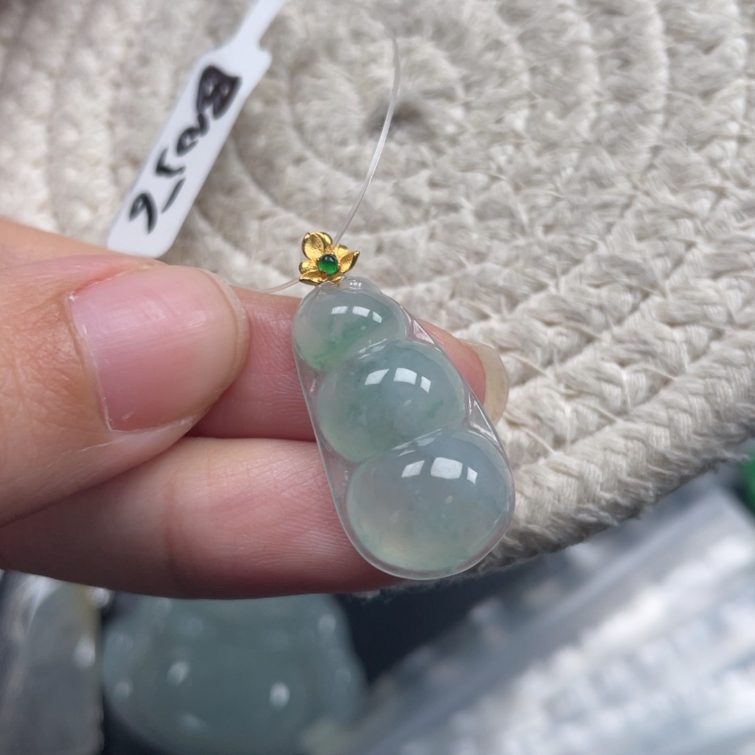 翡翠18K金镶嵌颈饰天然A货缅甸翡翠