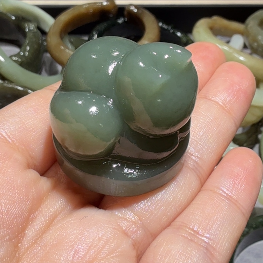 用***2和田玉未镶嵌珠宝奇石