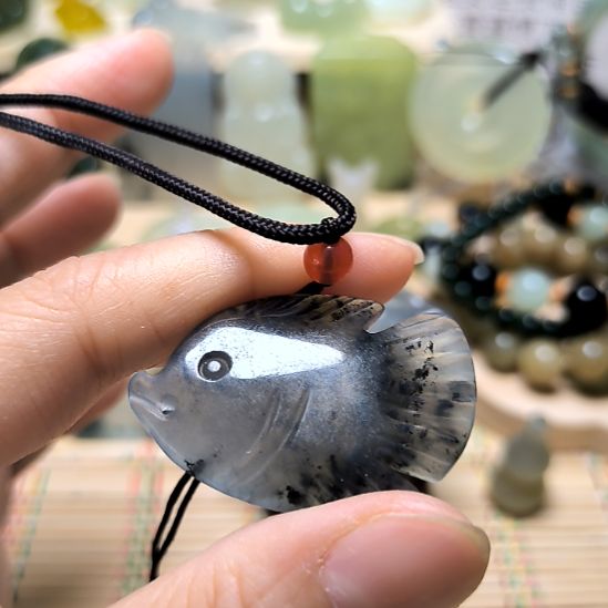 蛇纹石玉未镶嵌颈饰