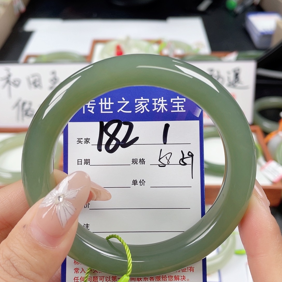 和田玉手镯未镶嵌