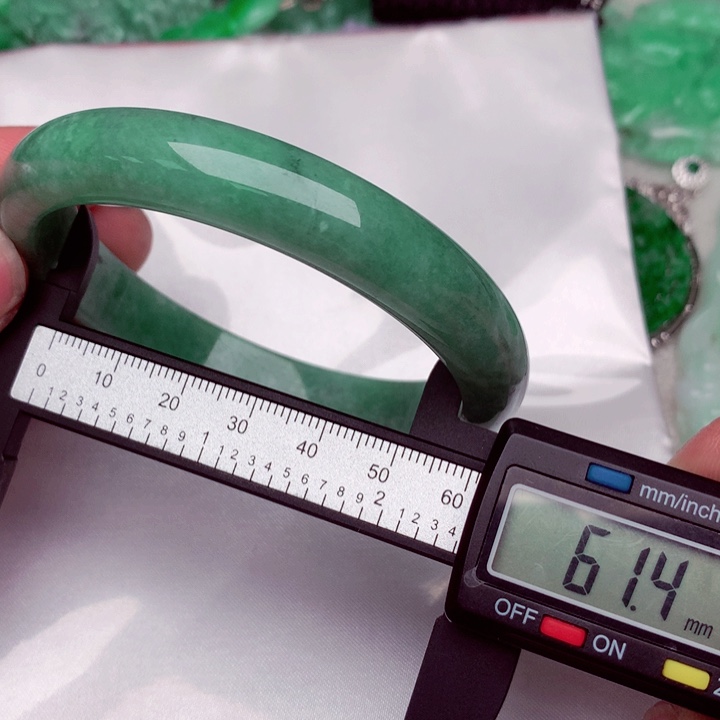 翡翠手镯未镶嵌a货