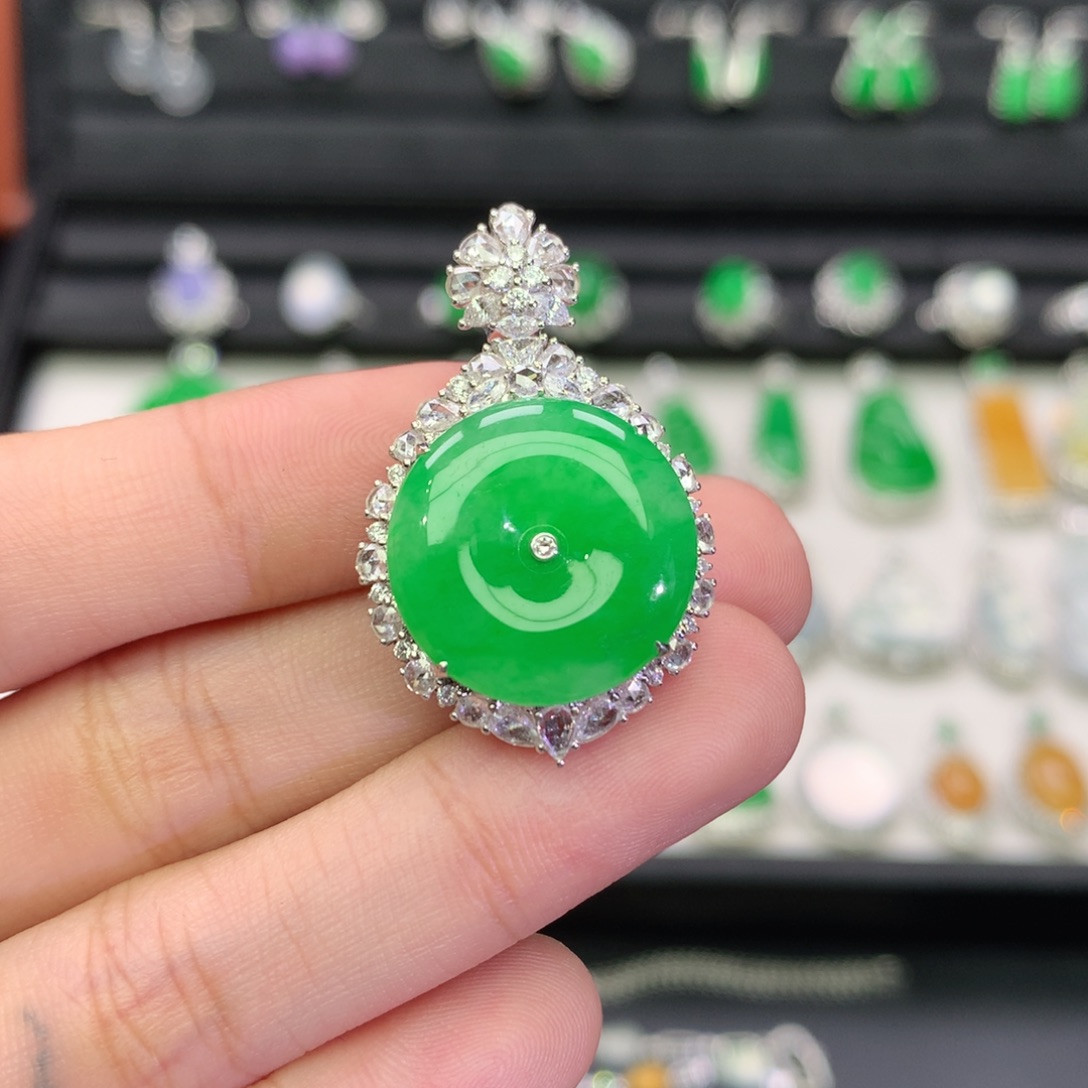 小***妹翡翠18K金镶嵌吊坠(不含链)