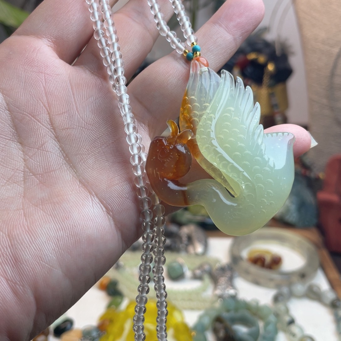 未镶嵌蛇纹石玉吊坠