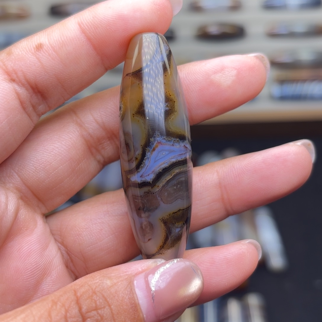 赵****玛瑙/玉髓未镶嵌颈饰