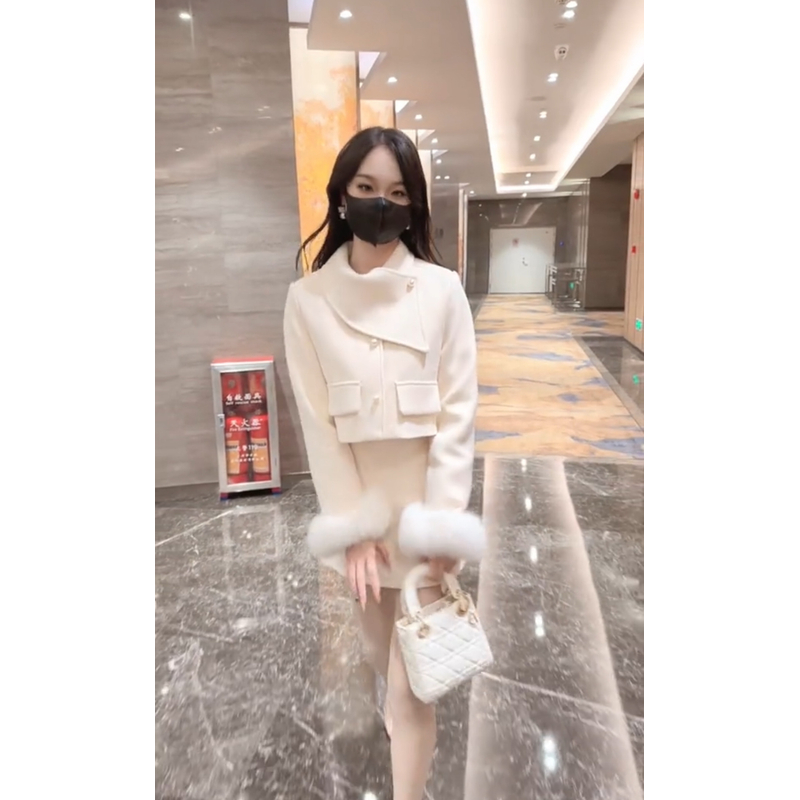 毛呢小香风显瘦气质小个子网红白色短款时尚洋气百搭修身韩版秋冬