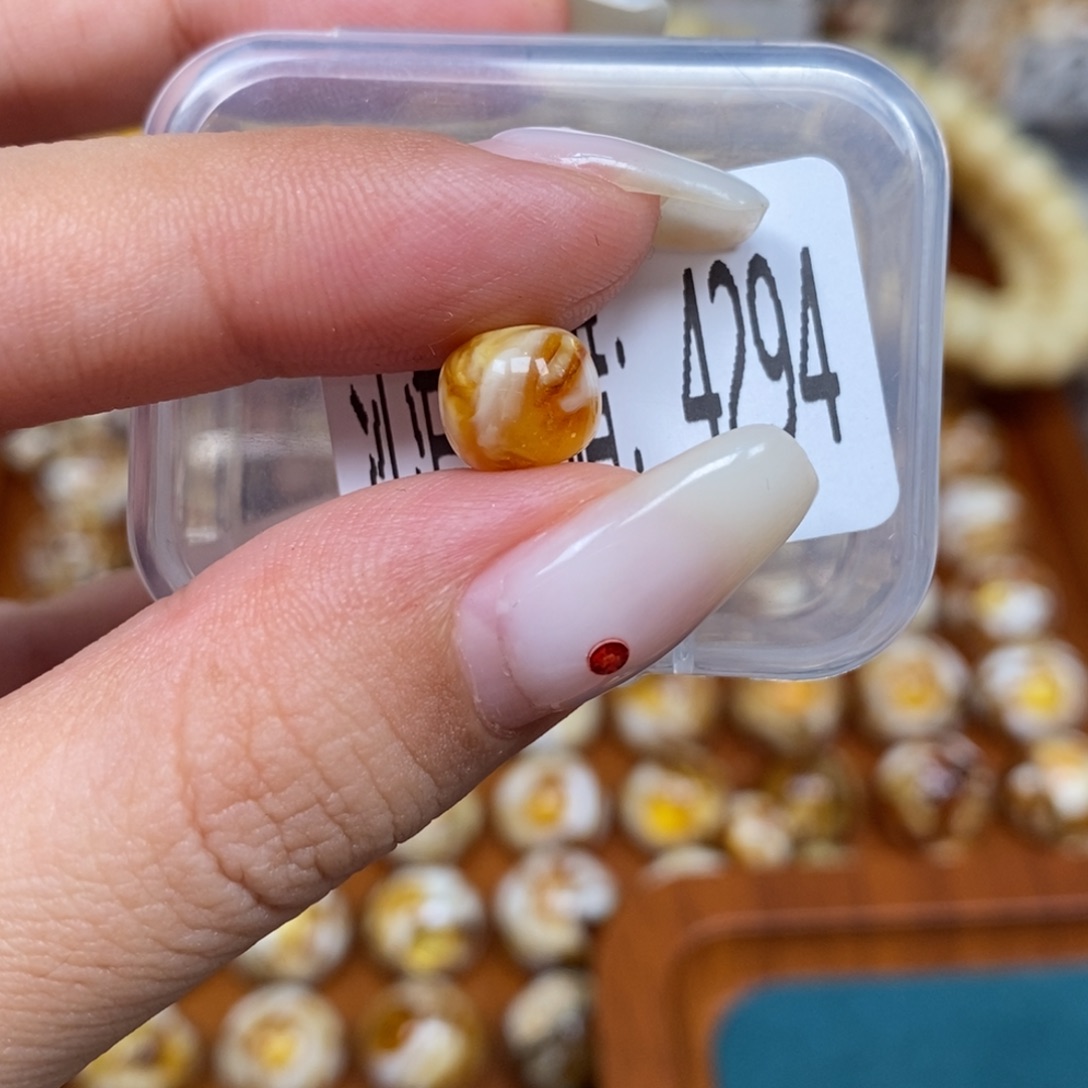 蜜蜡未镶嵌珠宝奇石4294