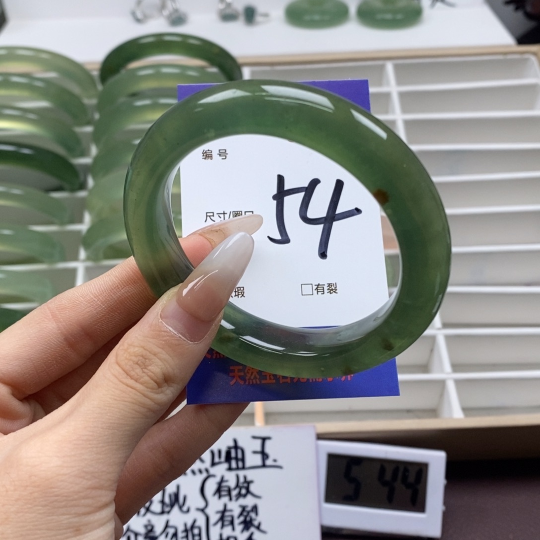 蛇纹石玉手镯未镶嵌