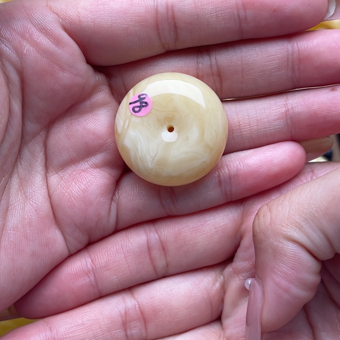 裸石琥珀未镶嵌蜜蜡扣子笑