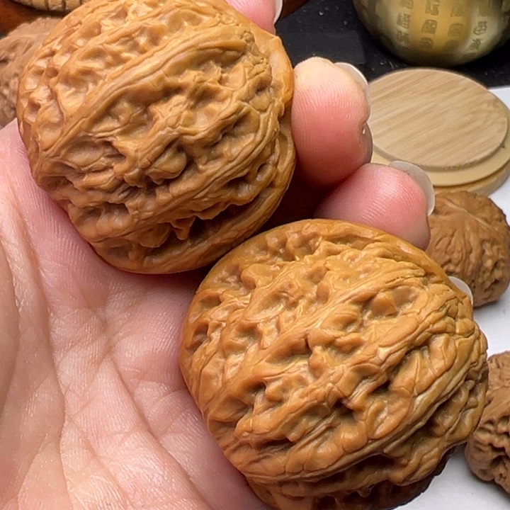 文玩核桃把件一**：红核桃芳40+