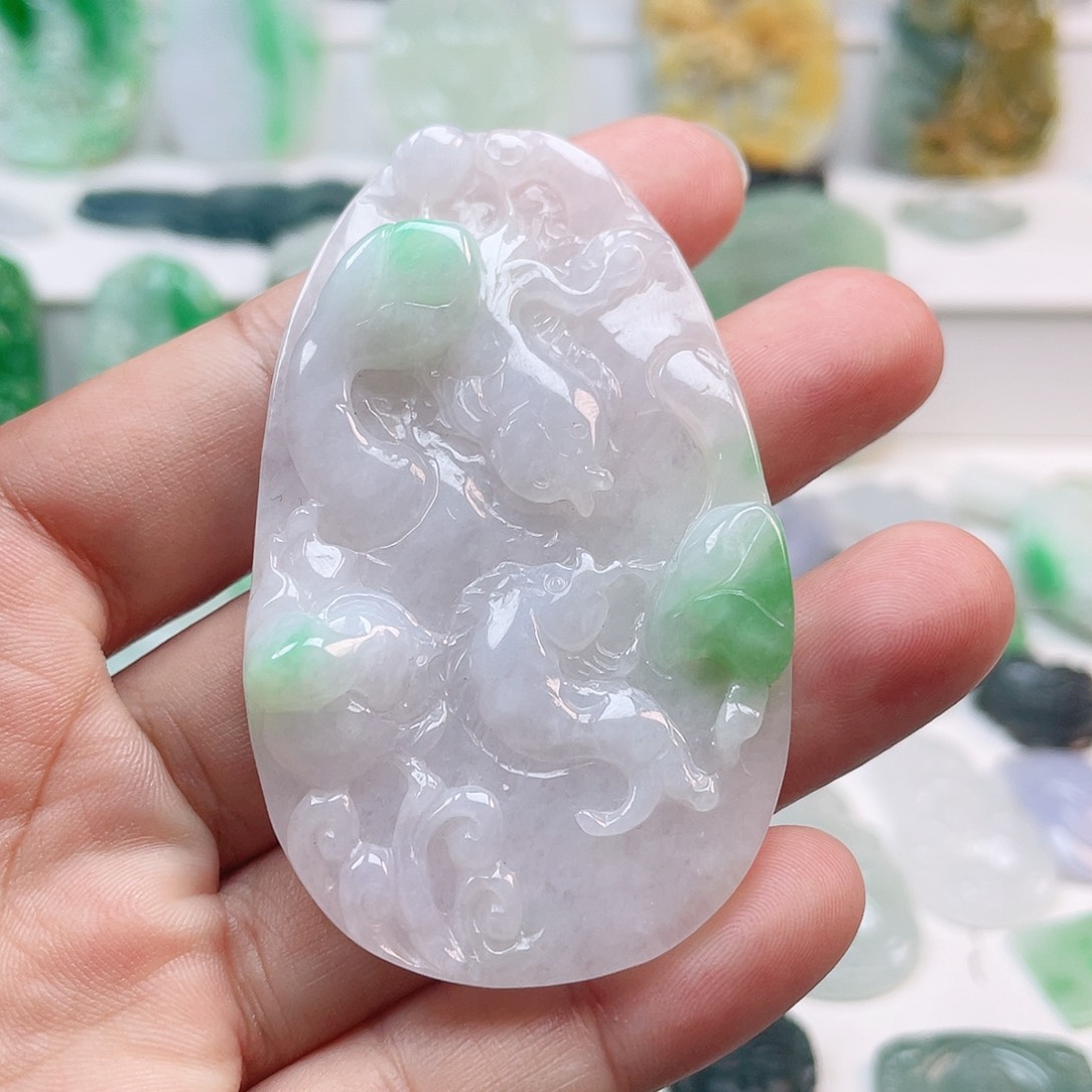 翡翠颈饰未镶嵌荷花鱼