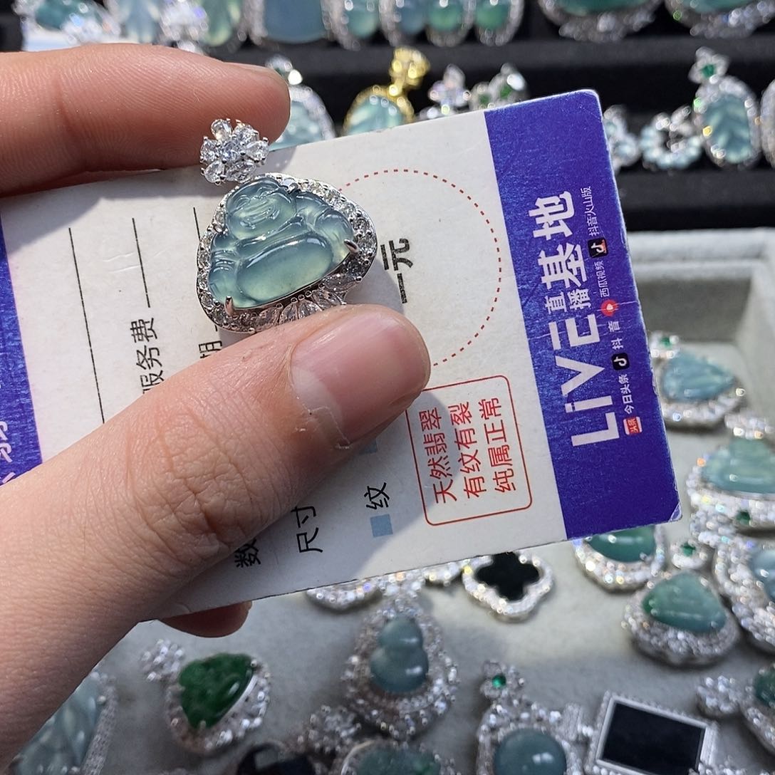 翡翠颈饰未镶嵌翡翠