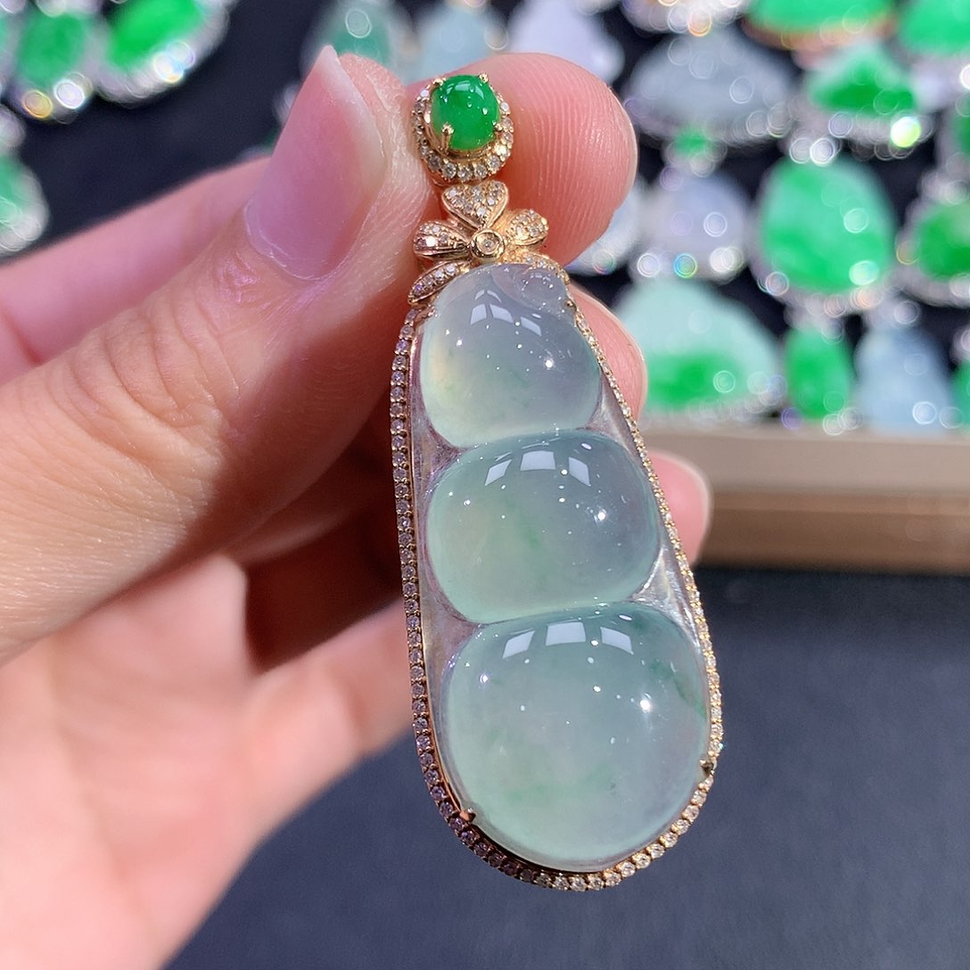 翡翠18K金镶嵌吊坠(赠链)